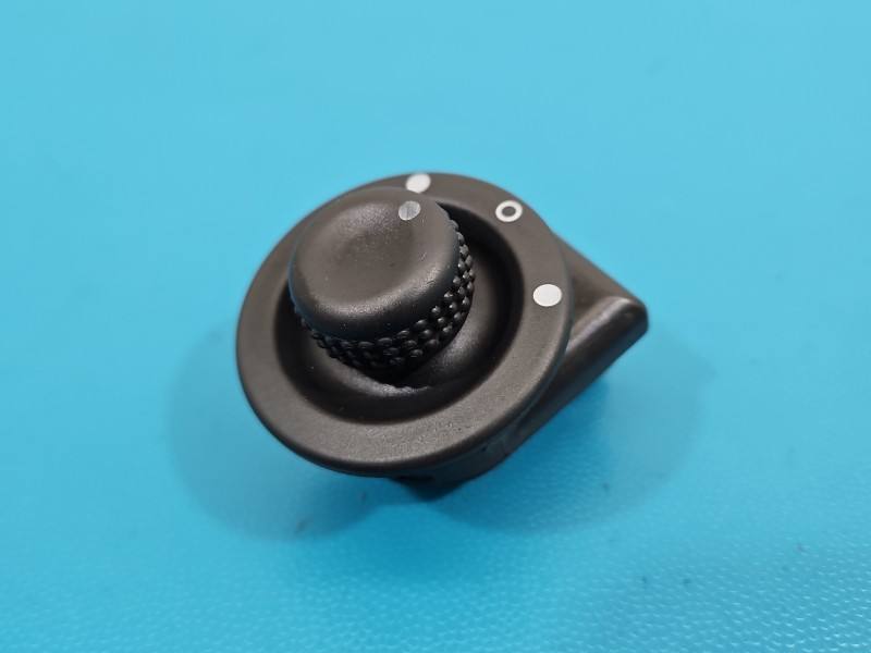 Блок кнопок стеклоподъемников Renault Trafic 255704649R
