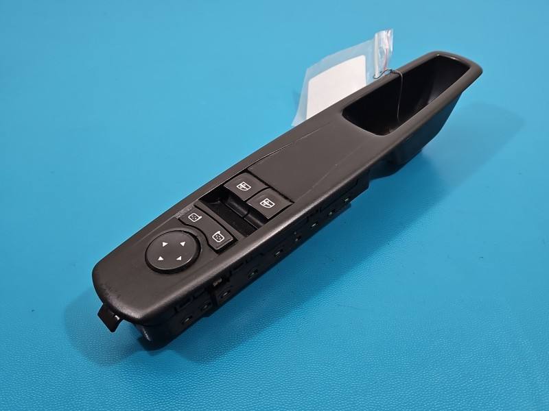Блок кнопок склопідйомників Renault Scenic 3 301711