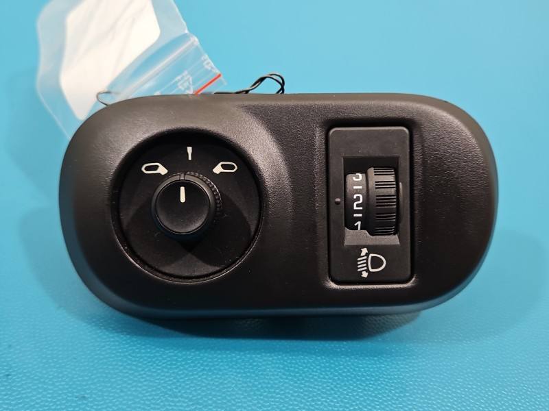 Блок кнопок стеклоподъемников Citroen C4 96673722ZD — фото детали 2