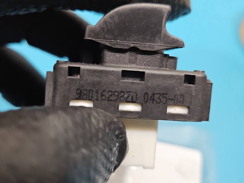 Блок кнопок стеклоподъемников Citroen C4 98016298ZD — фото детали 6