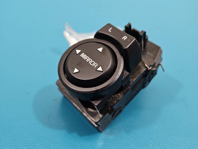 Блок кнопок склопідйомників Kia Picanto 299181677