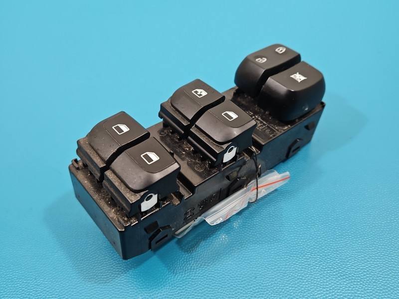 Блок кнопок склопідйомників Kia Picanto 93570Q6020