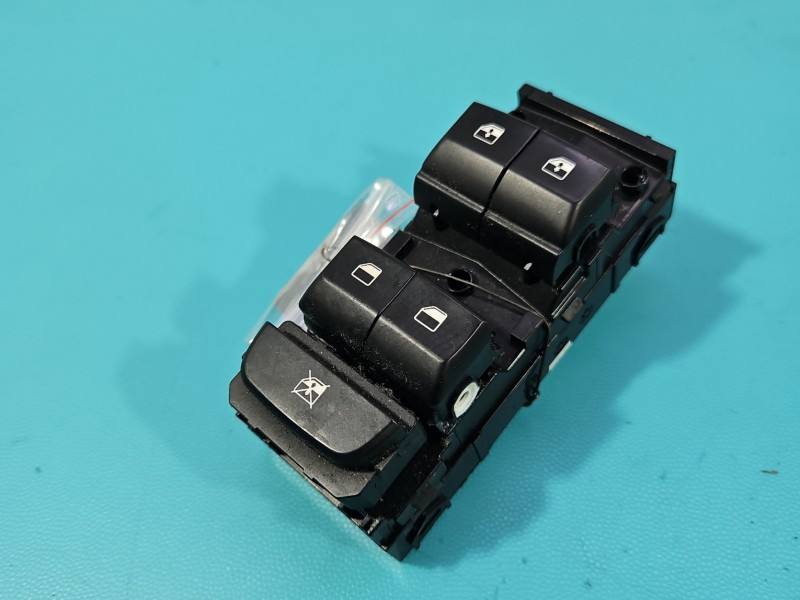 Блок кнопок стеклоподъемников Kia Ceed 93570J7120