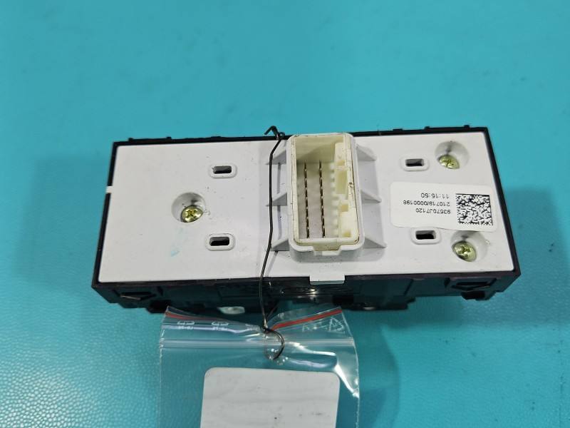 Блок кнопок стеклоподъемников Kia Ceed 93570J7120 — фото детали 3
