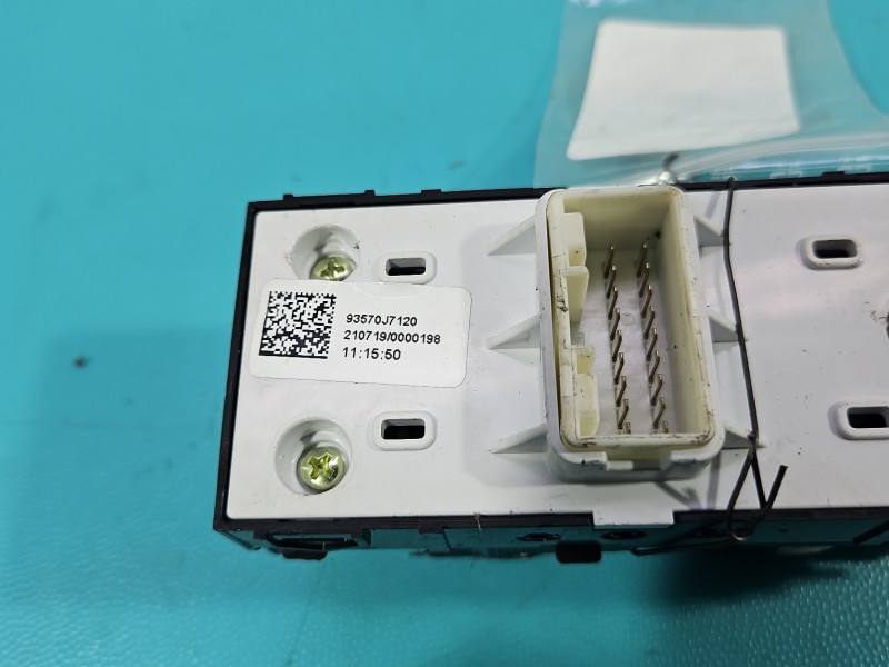 Блок кнопок стеклоподъемников Kia Ceed 93570J7120 — фото детали 4