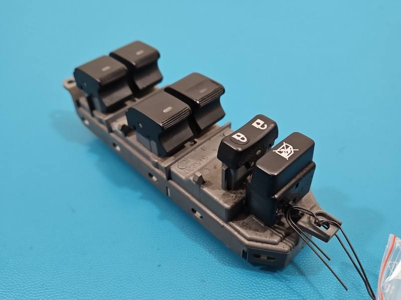 Блок кнопок склопідйомників Toyota Auris 515220