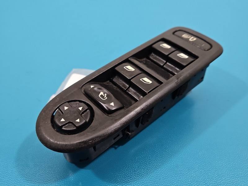 Блок кнопок стеклоподъемников Citroen C5 96599975XT