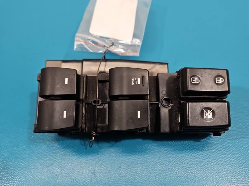 Блок кнопок склопідйомників Hyundai Elantra 299159179 — фото деталі 2
