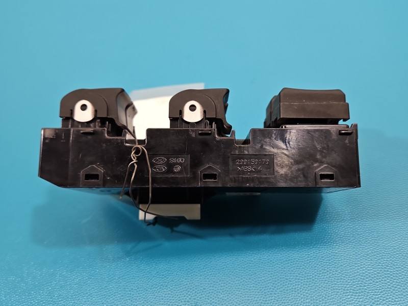 Блок кнопок склопідйомників Hyundai Elantra 299159179 — фото деталі 3