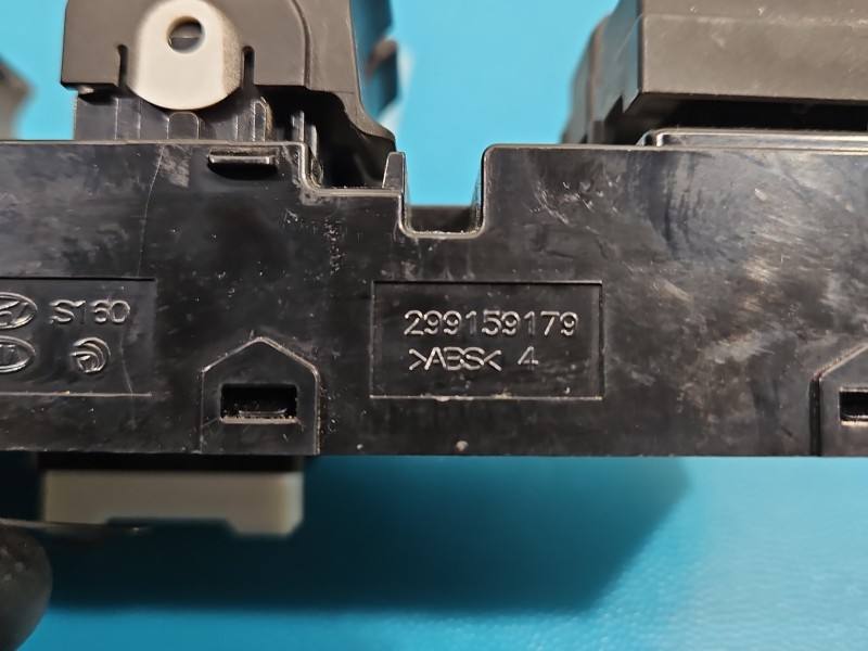 Блок кнопок склопідйомників Hyundai Elantra 299159179 — фото деталі 4