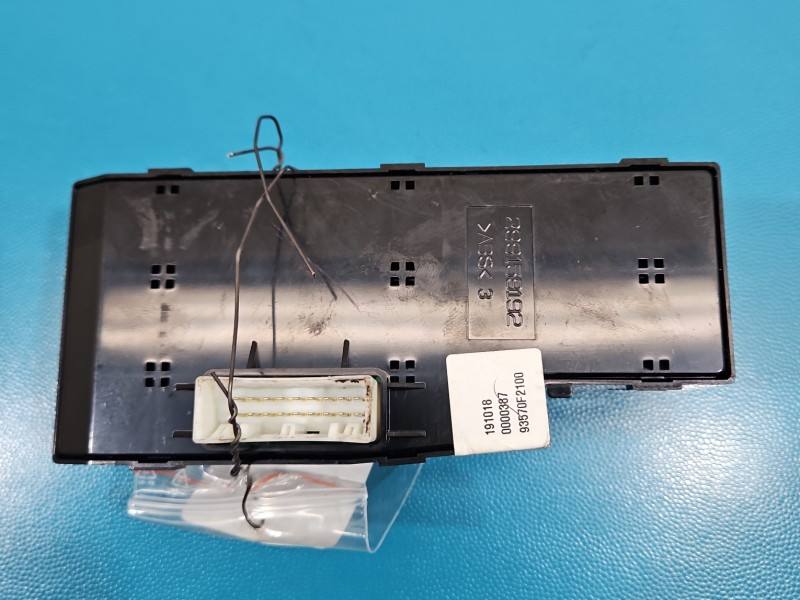 Блок кнопок склопідйомників Hyundai Elantra 299159179 — фото деталі 5