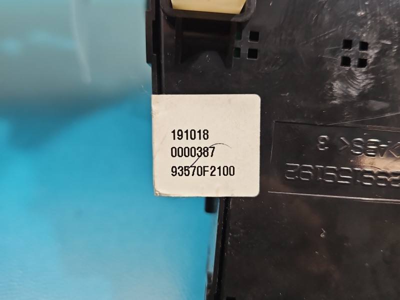 Блок кнопок склопідйомників Hyundai Elantra 299159179 — фото деталі 7