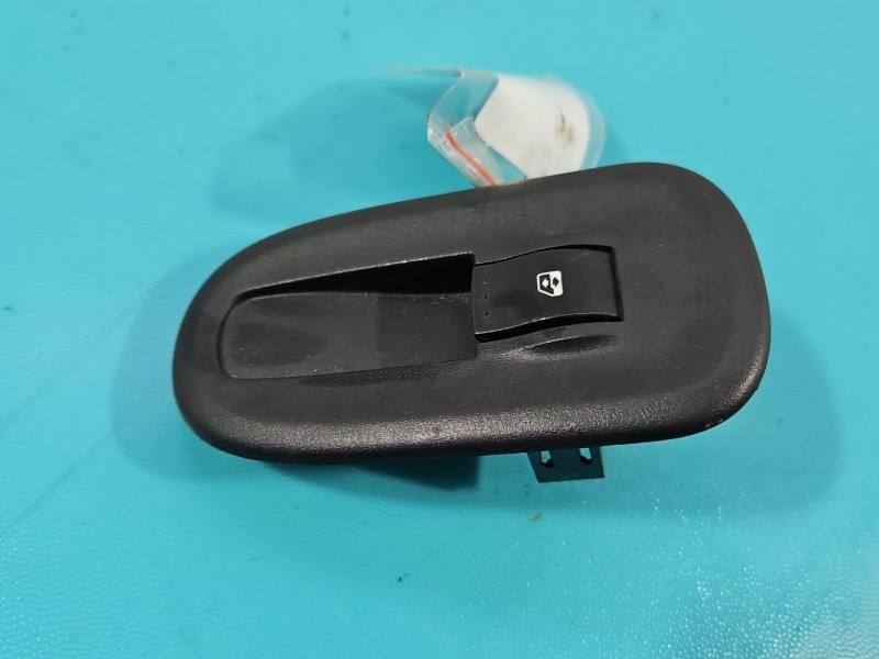 Блок кнопок склопідйомників Renault Master 8200548968 — фото деталі 2