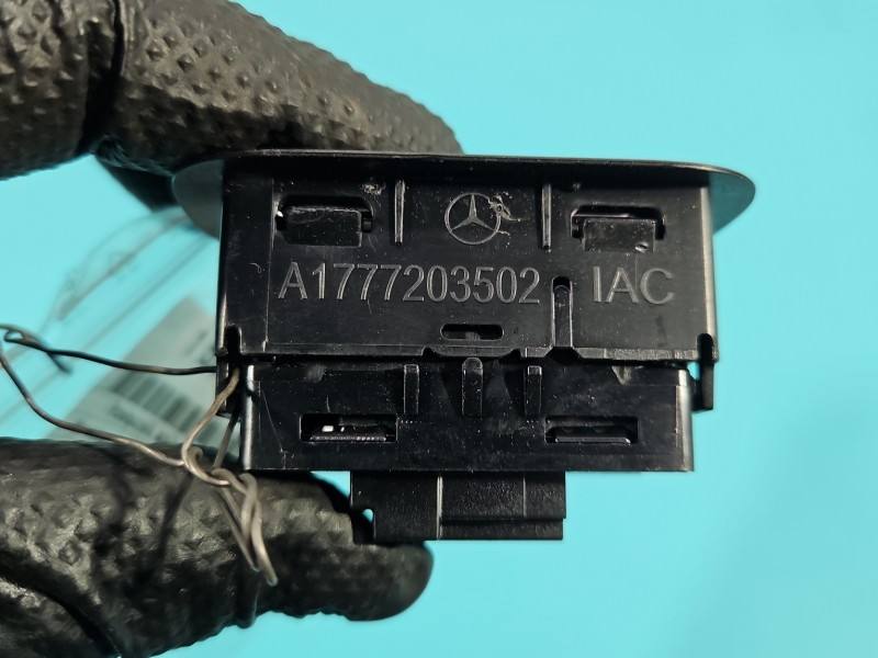 Блок кнопок склопідйомників Mercedes CLA C118 A1777203502 — фото деталі 4