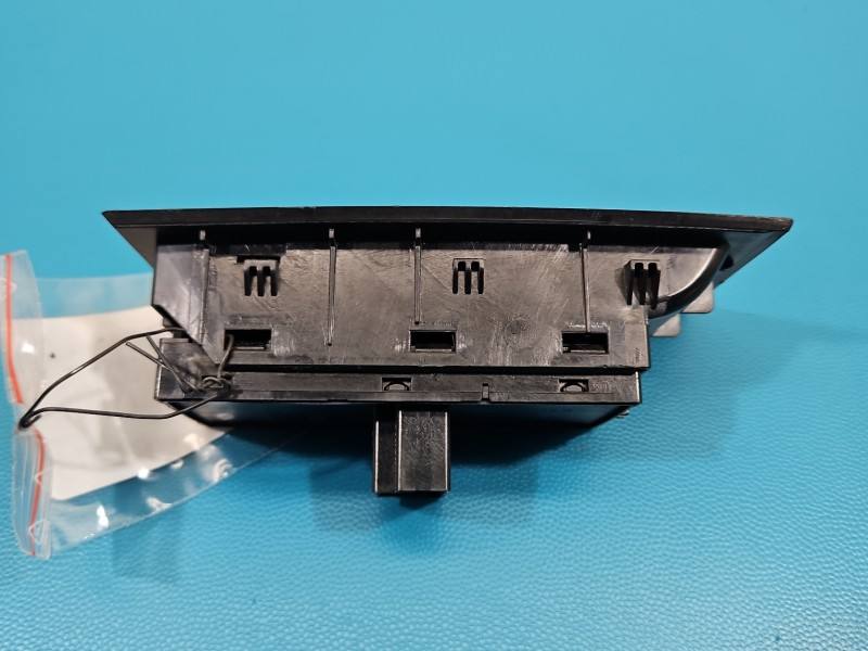 Блок кнопок склопідйомників Skoda Octavia 3 5E0867171D — фото деталі 3