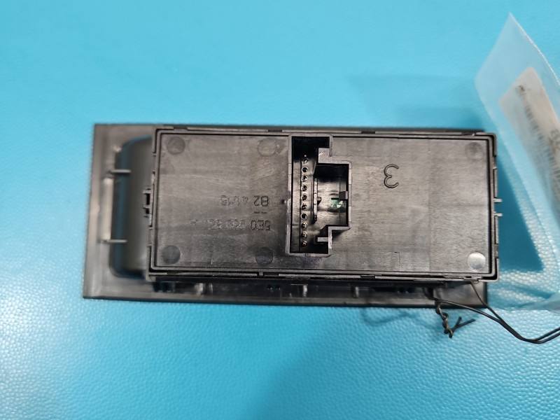 Блок кнопок склопідйомників Skoda Octavia 3 5E0867171D — фото деталі 4
