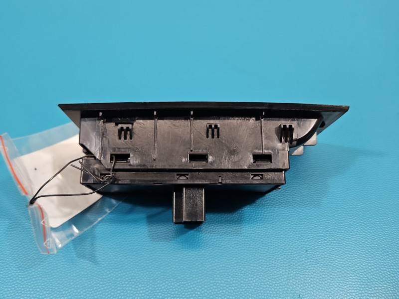 Блок кнопок склопідйомників Skoda Octavia 3 5E0867171D — фото деталі 7