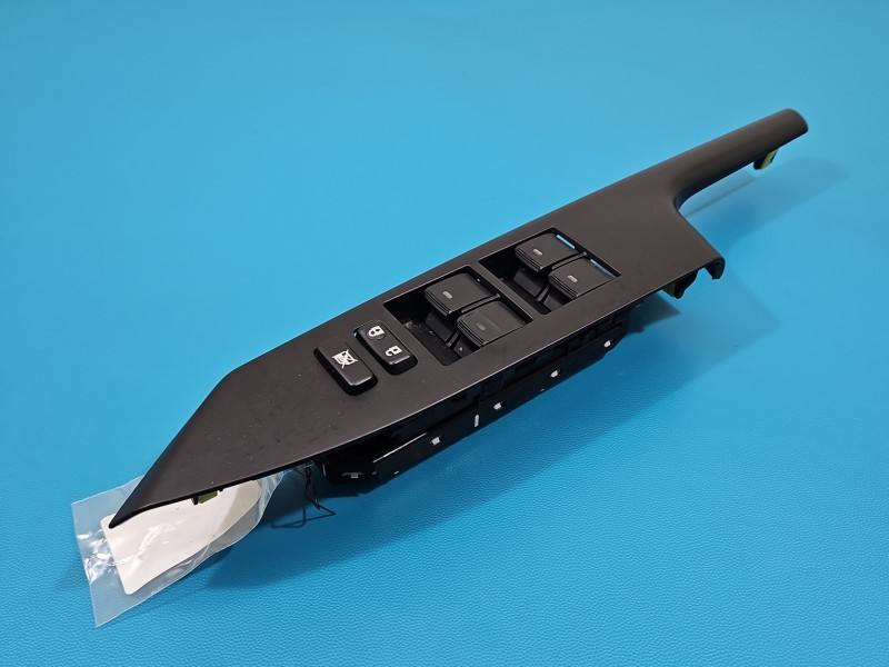 Блок кнопок стеклоподъемников Lexus CT 84040-60160