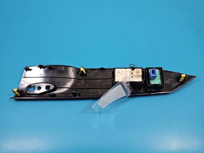 Блок кнопок склопідйомників Lexus CT 74231-76010 — фото деталі 4
