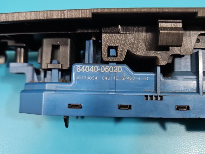 Блок кнопок склопідйомників Toyota Avensis T27 84040-05020 — фото деталі 4