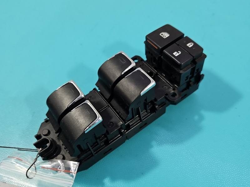 Блок кнопок склопідйомників Lexus NX 84040-78030