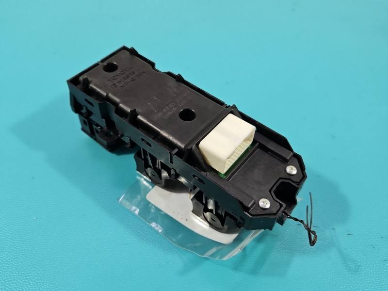 Блок кнопок склопідйомників Lexus NX 84040-78030 — фото деталі 5