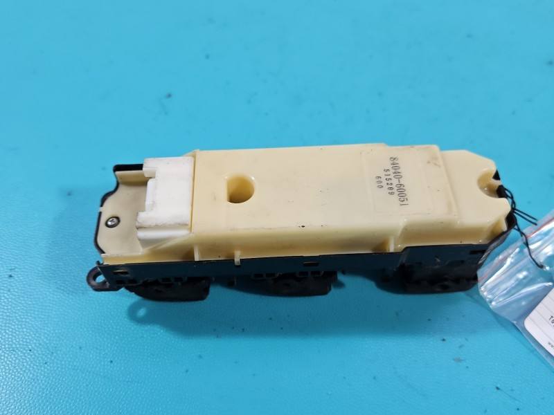Блок кнопок склопідйомників Toyota Land Cruiser 84040-60051 — фото деталі 4