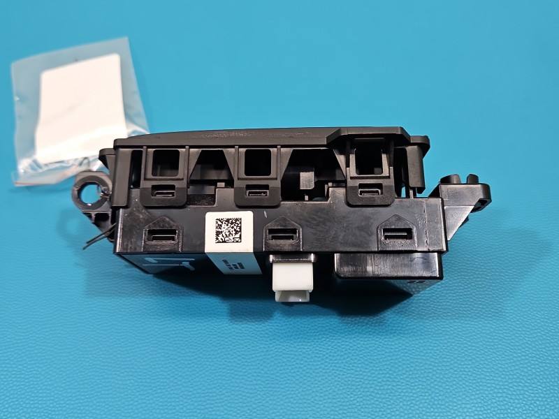 Блок кнопок склопідйомників Kia Stinger 93580J5000 — фото деталі 3