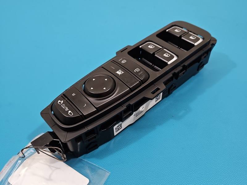 Блок кнопок стеклоподъемников Kia Stinger 93570J5000