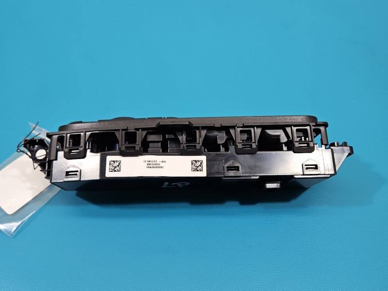 Блок кнопок стеклоподъемников Kia Stinger 93570J5000 — фото детали 3