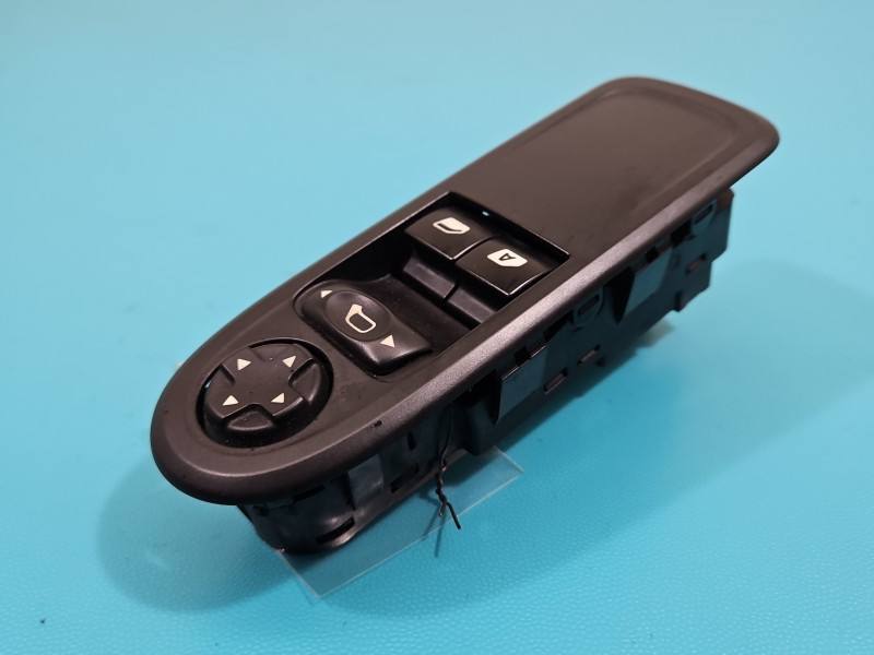 Блок кнопок склопідйомників Citroen C3 96637530XT
