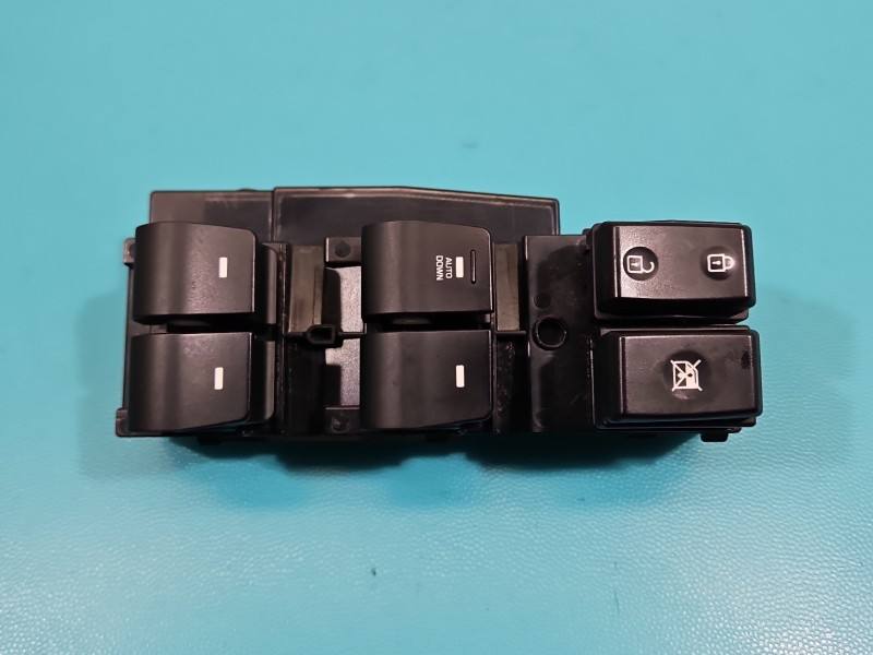 Блок кнопок склопідйомників Hyundai Elantra 93570-F2100 — фото деталі 2