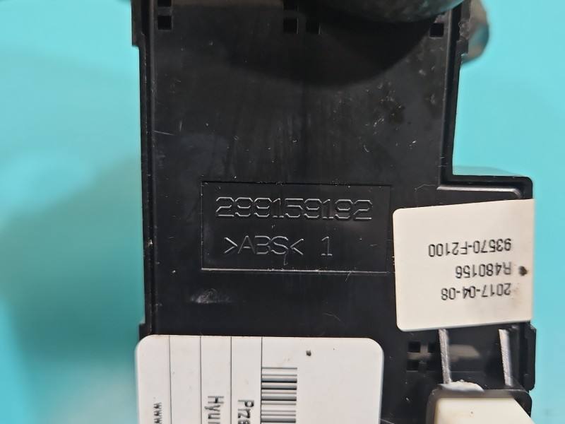 Блок кнопок склопідйомників Hyundai Elantra 93570-F2100 — фото деталі 6