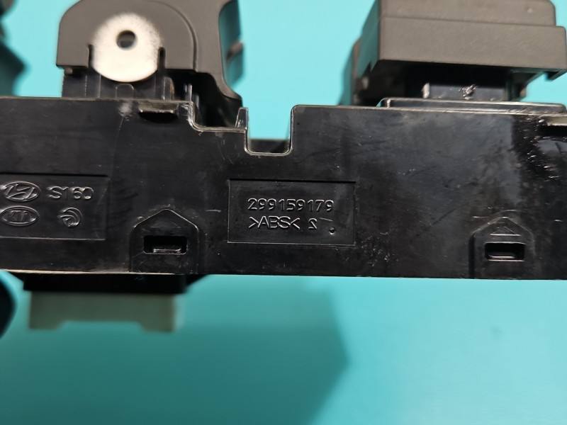 Блок кнопок склопідйомників Hyundai Elantra 93570-F2100 — фото деталі 7