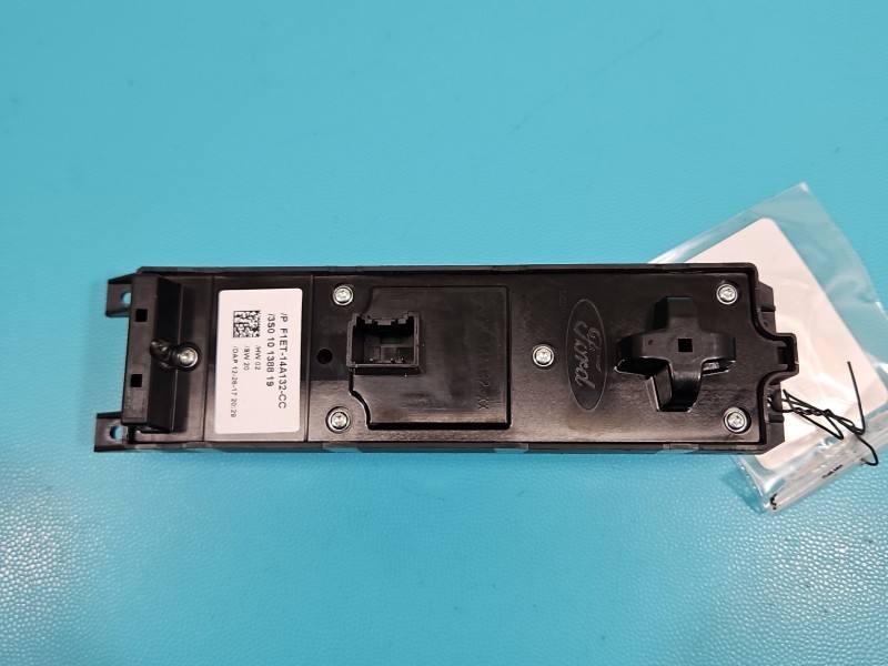 Блок кнопок склопідйомників Ford Kuga 3S010138819 — фото деталі 3