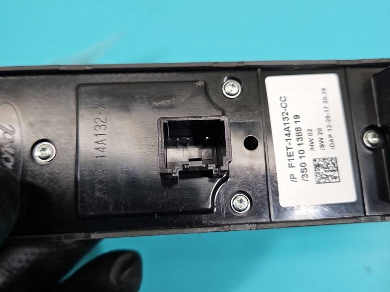 Блок кнопок склопідйомників Ford Kuga 3S010138819 — фото деталі 5