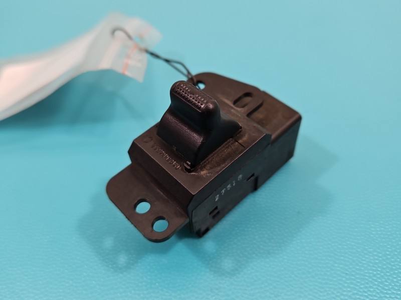 Блок кнопок стеклоподъемников Chrysler Voyager 04685845AA