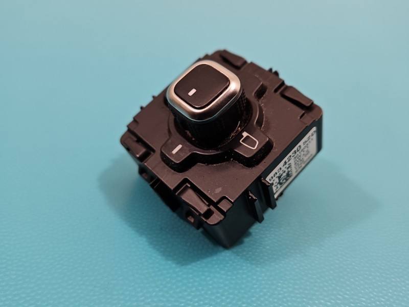 Блок кнопок склопідйомників Opel Astra L 98342305ZD
