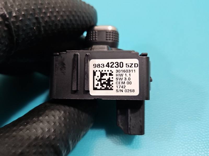 Блок кнопок склопідйомників Opel Astra L 98342305ZD — фото деталі 3