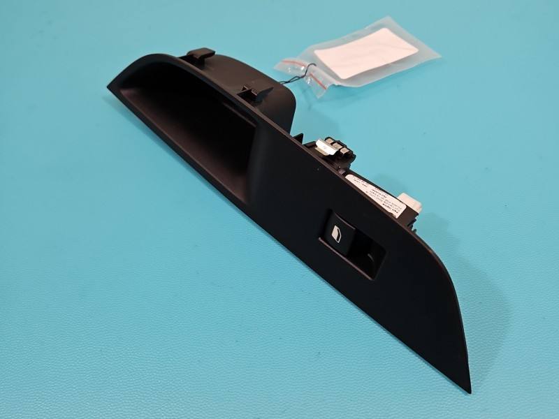 Блок кнопок склопідйомників Opel Astra L Y0134945