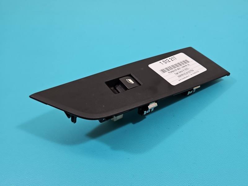 Блок кнопок склопідйомників Opel Astra L 84375001