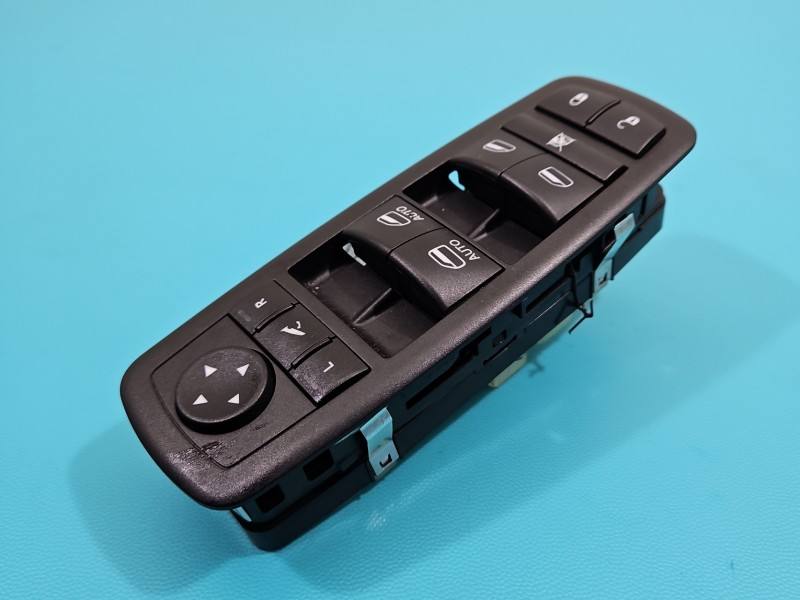 Блок кнопок склопідйомників Jeep Grand Cherokee 68184803AA
