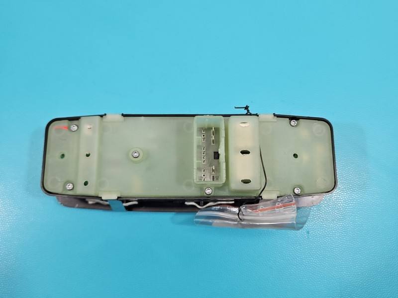 Блок кнопок склопідйомників Jeep Grand Cherokee 68184803AA — фото деталі 3