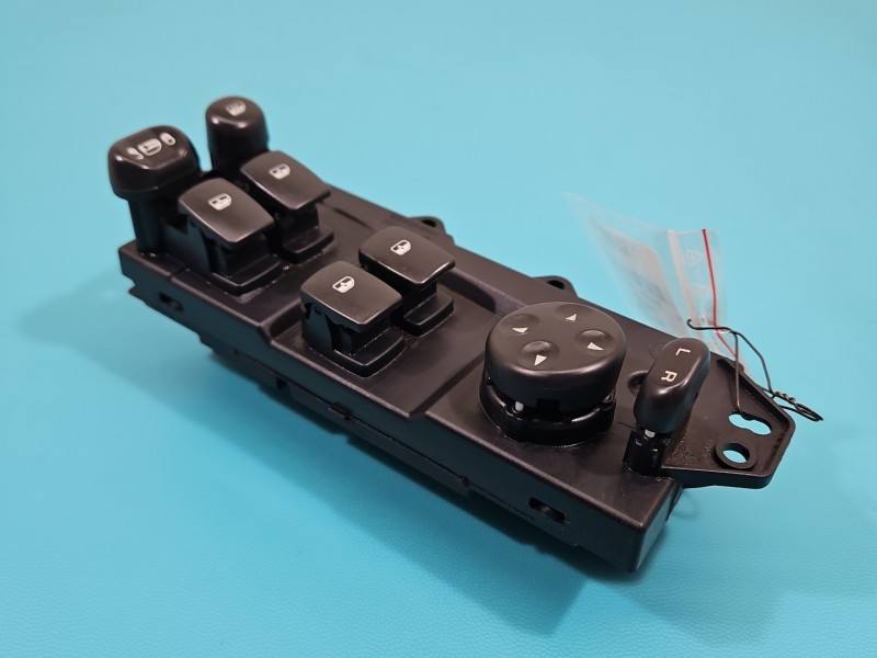 Блок кнопок стеклоподъемников Chrysler Pacifica 04685980AE