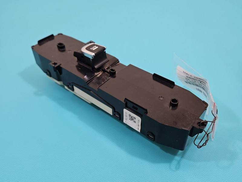 Блок кнопок стеклоподъемников Kia Sorento 93575-C5040WK