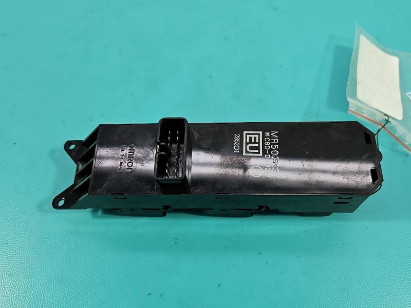 Блок кнопок склопідйомників Mitsubishi Outlander MR502231 — фото деталі 4