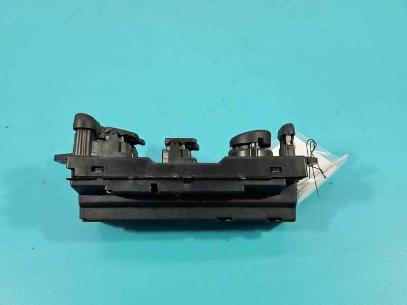 Блок кнопок склопідйомників Chrysler Pacifica 04685980AG — фото деталі 3