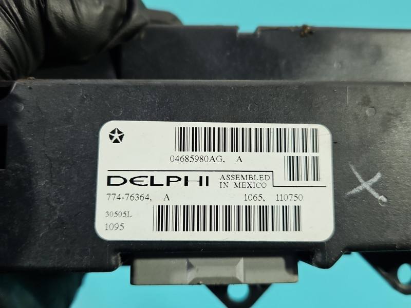 Блок кнопок склопідйомників Chrysler Pacifica 04685980AG — фото деталі 5