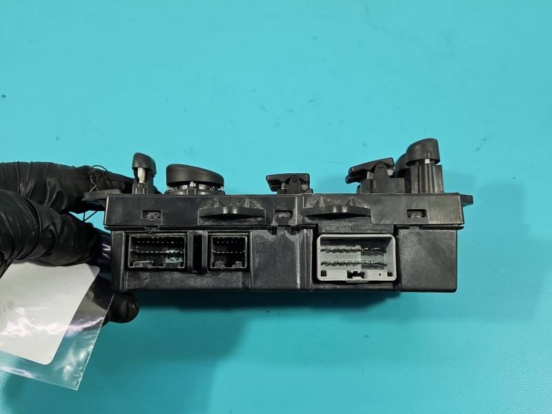 Блок кнопок склопідйомників Chrysler Pacifica 04685980AG — фото деталі 6