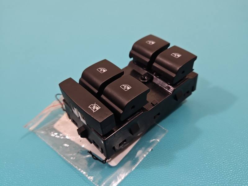 Блок кнопок склопідйомників Opel Astra K 13408458